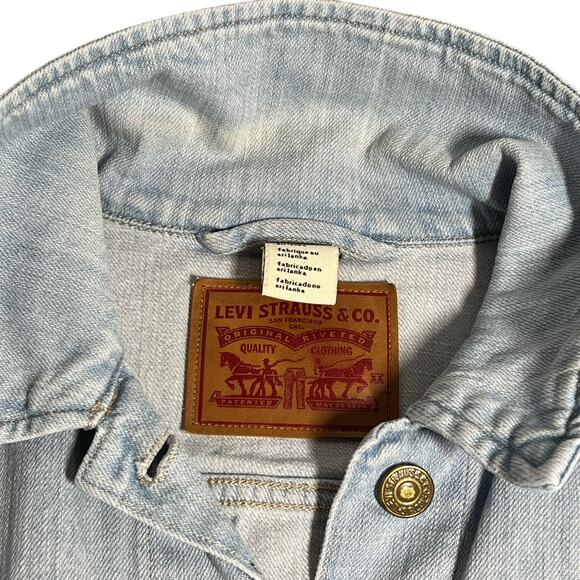 SOLD Levi’s Lightwash Jean Jacket Size Small - Picture 11 of 12